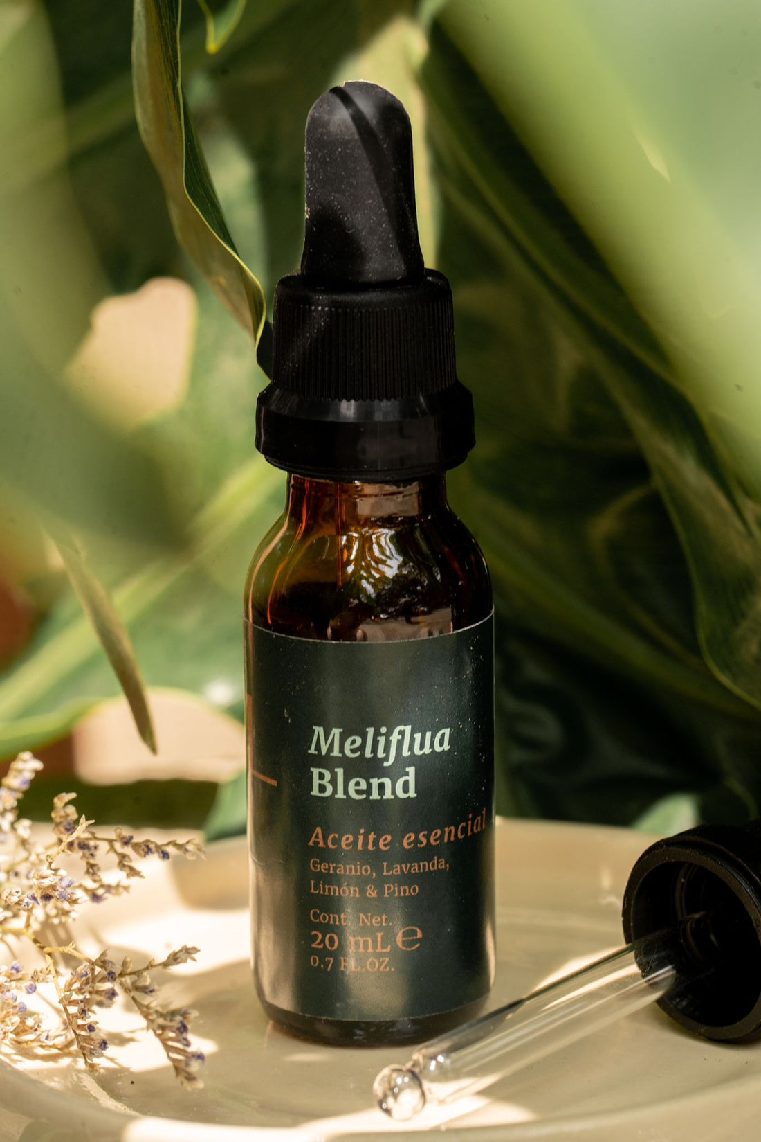 Keep Calm! Helps to stay motivated and calm, reducing stress and anxiety.  Essential Oil Blend: Geranium, Lavender, Lemon, Pine, 100 Pure and Organic
